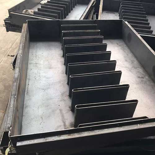 蓋板模具廠(chǎng)家